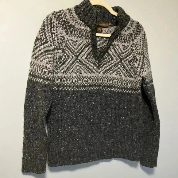 Cozy Women's Gray Patterned Sweater - Picture 3 of 4